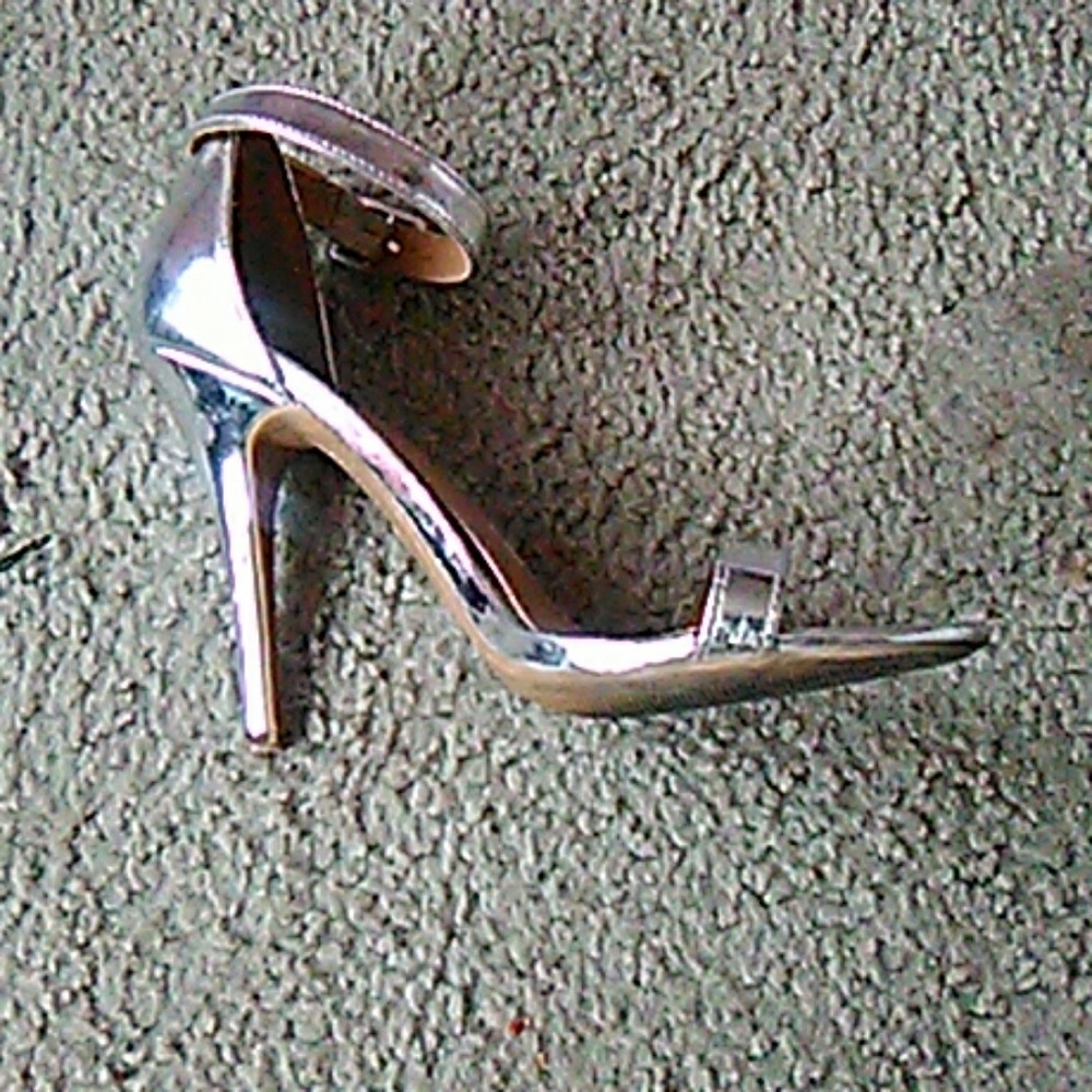 Heels - Picture 2 of 4